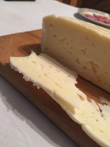 Kvalitet šarskog sira koji se pravi na Brezovici prepoznat je na svetskim trpezama po svom kavlitetu