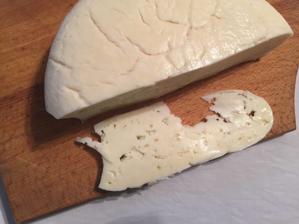 Kvalitet šarskog sira koji se pravi na Brezovici prepoznat je na svetskim trpezama po svom kavlitetu